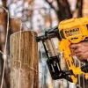 Agrafador de Cercas XR 18V Li-Ion 5A Dewalt DCFS950P2-QW