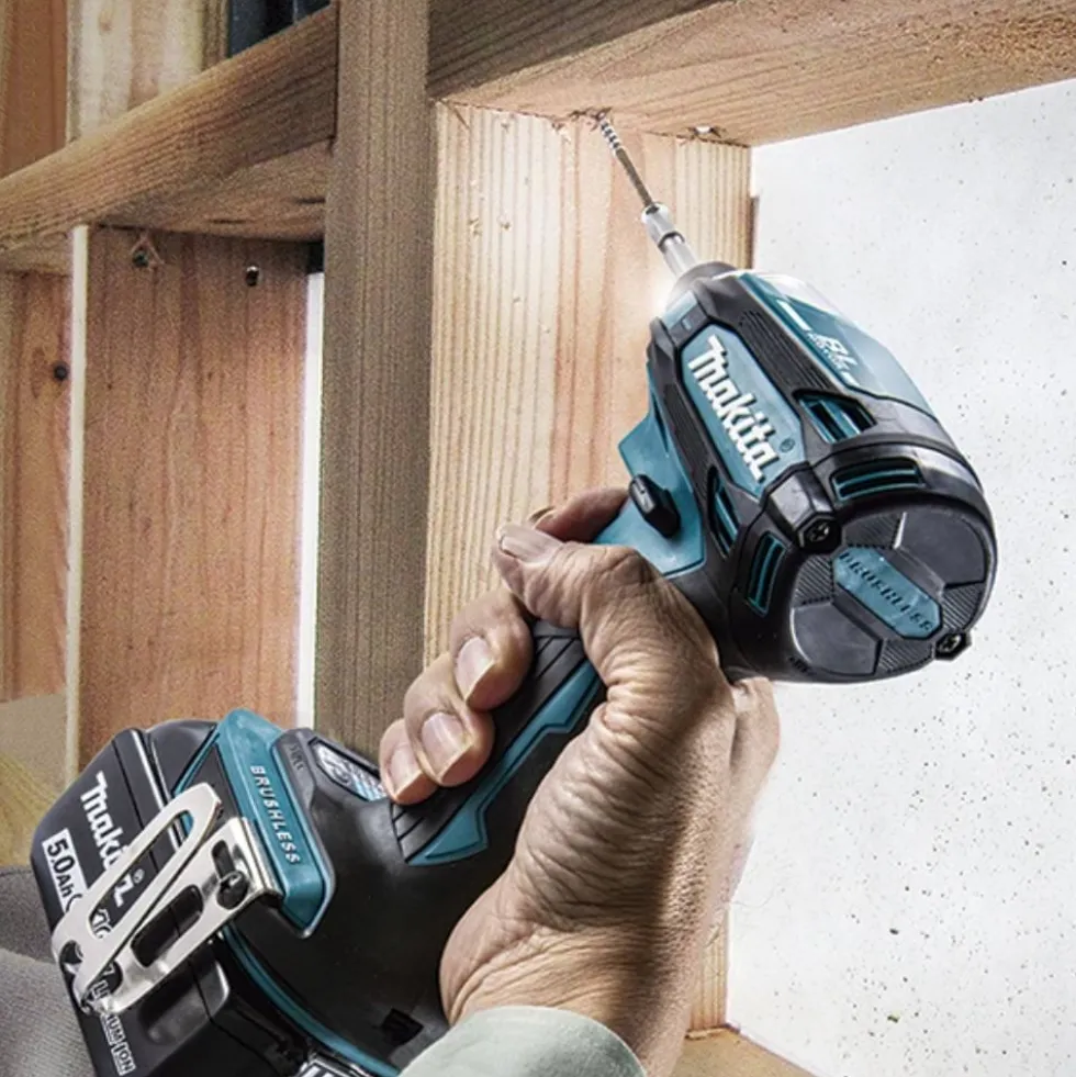 Aparafusadora de Impacto BL 18V 5.0Ah Makita DTD173RTJ
