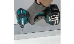 Aparafusadora de impacto BL 18V Makita DTD154ZJ