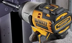Aparafusadora de Impacto Brushless 12V 2.0Ah Dewalt DCF801