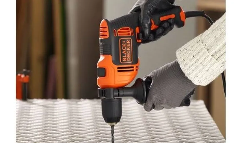 Black & Decker Berbequim com Percussão 710W BEH710-QS