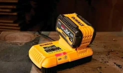 Carregador rápido carril Li-IonXR FLEXVOLT: 54V - 18V DeWalt DCB117-QW