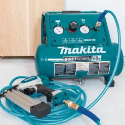 Compressor Silencioso Isento de Óleo 7,6L 1HP Makita MAC210Q