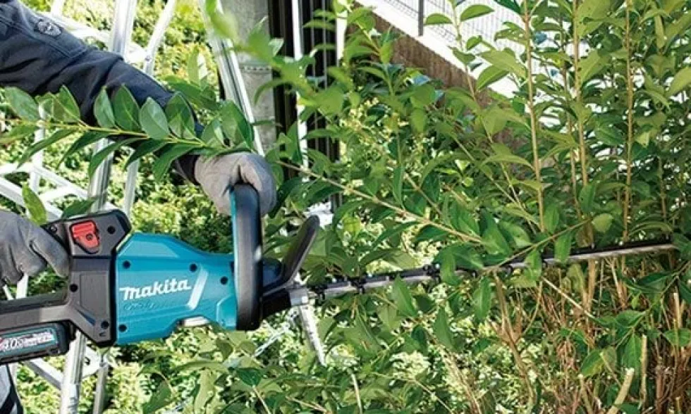 Cortasebes a Bateria 600mm 40V Makita UH006GZ