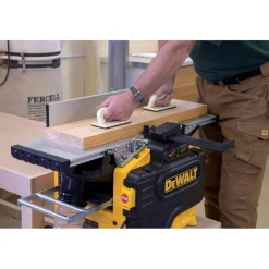 Desengrossadeira 2100W + Mesa de Trabalho DeWalt D27300-QS