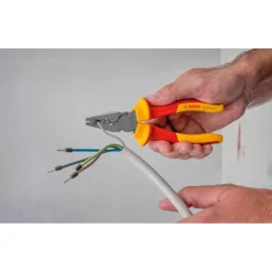 Kit Ferramenta Manual para Electricistacom 37 undidades + Mala L-BOXX 136 Bosch 1600A02NG4