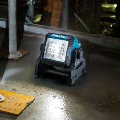 Lanterna de Trabalho 40Vmax XGT / 18V LXT 1100 Lm Makita ML003GZ