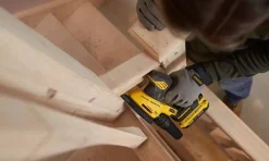Lixadora de detalhes V20 18V 2.0Ah Stanley SFMCW221D1S-QW