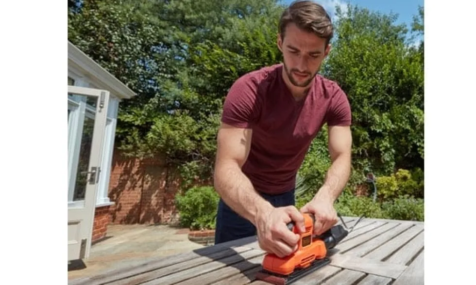 Lixadora Vibratória 150W Black & Decker BEW220-QS