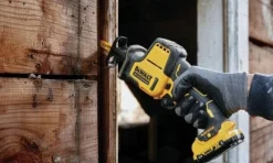 Mini-Serra Sabre XR 12V Dewalt DCS312N