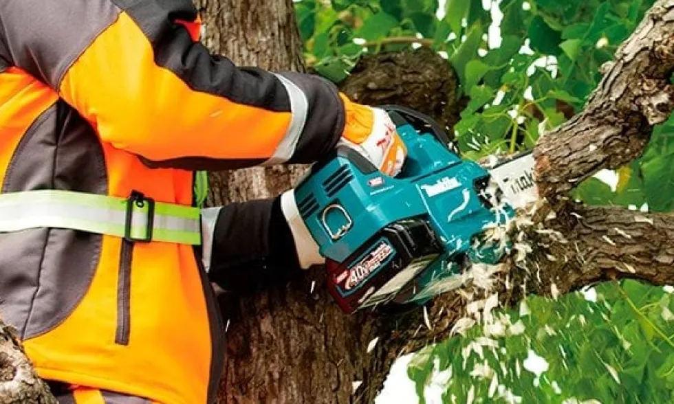Motosserra de Poda 40V máx. XGT Makita UC002GZ
