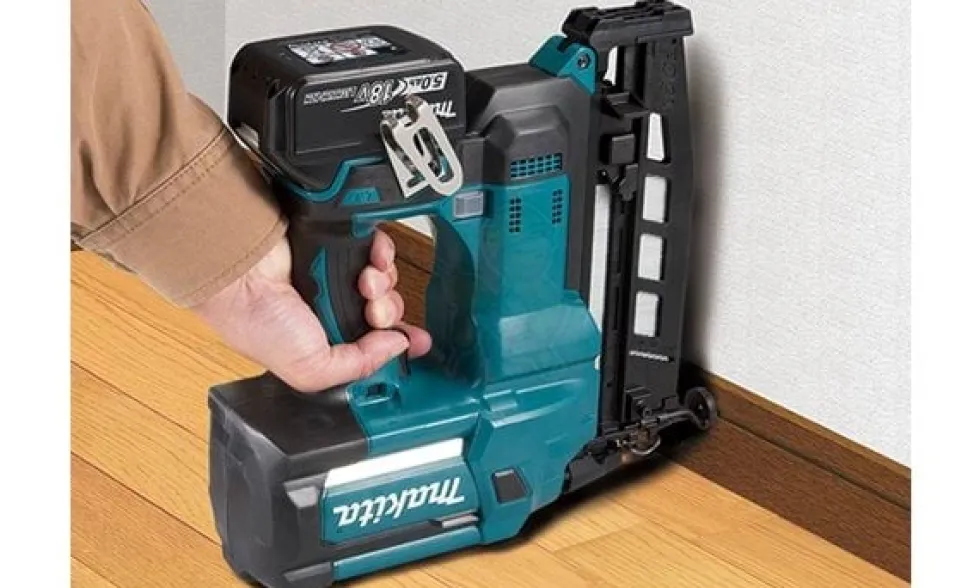 Pregadora a Bateria 18V Makita DBN600Z