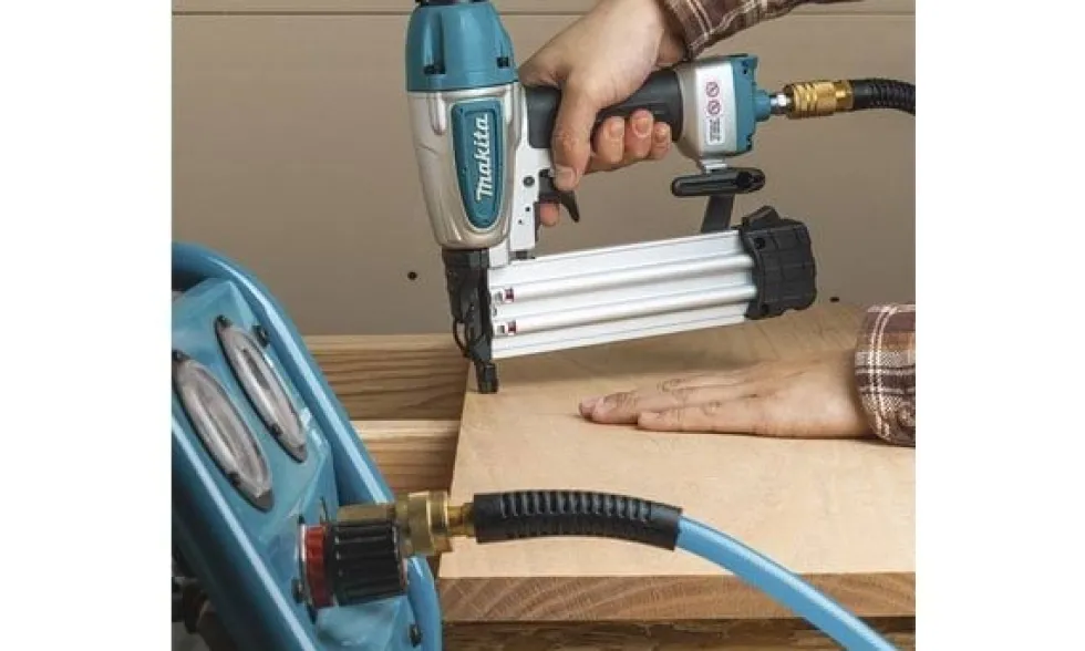 Pregadora Pneumática 1,2mm Makita AF506