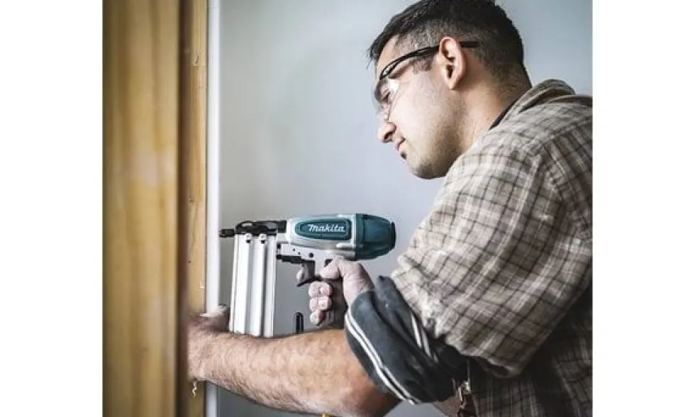 Pregadora Pneumática 1,2mm Makita AF506