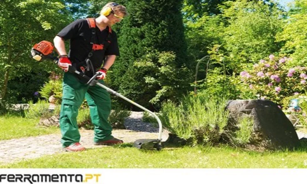 Roçadora Multifuncional 25.4 c.c Dolmar CS246.4C