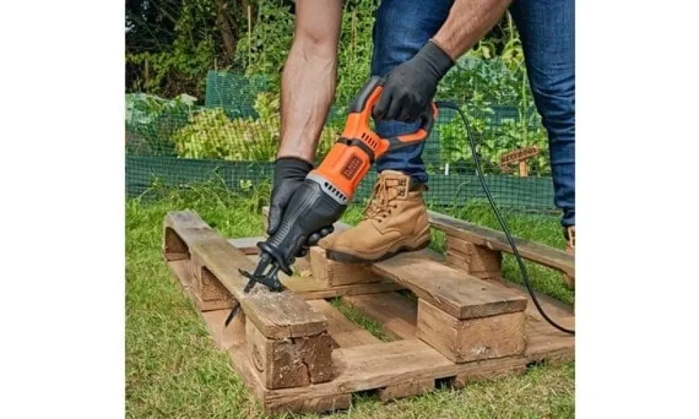 Serra Sabre 750W Black & Decker BES301-QS
